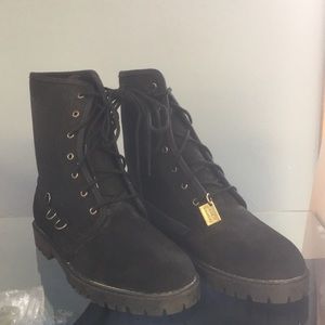 NWOB Chinese Laundry Black Suede Tip Combat Boots: Size 8.5